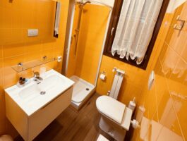 Gialla - Bagno